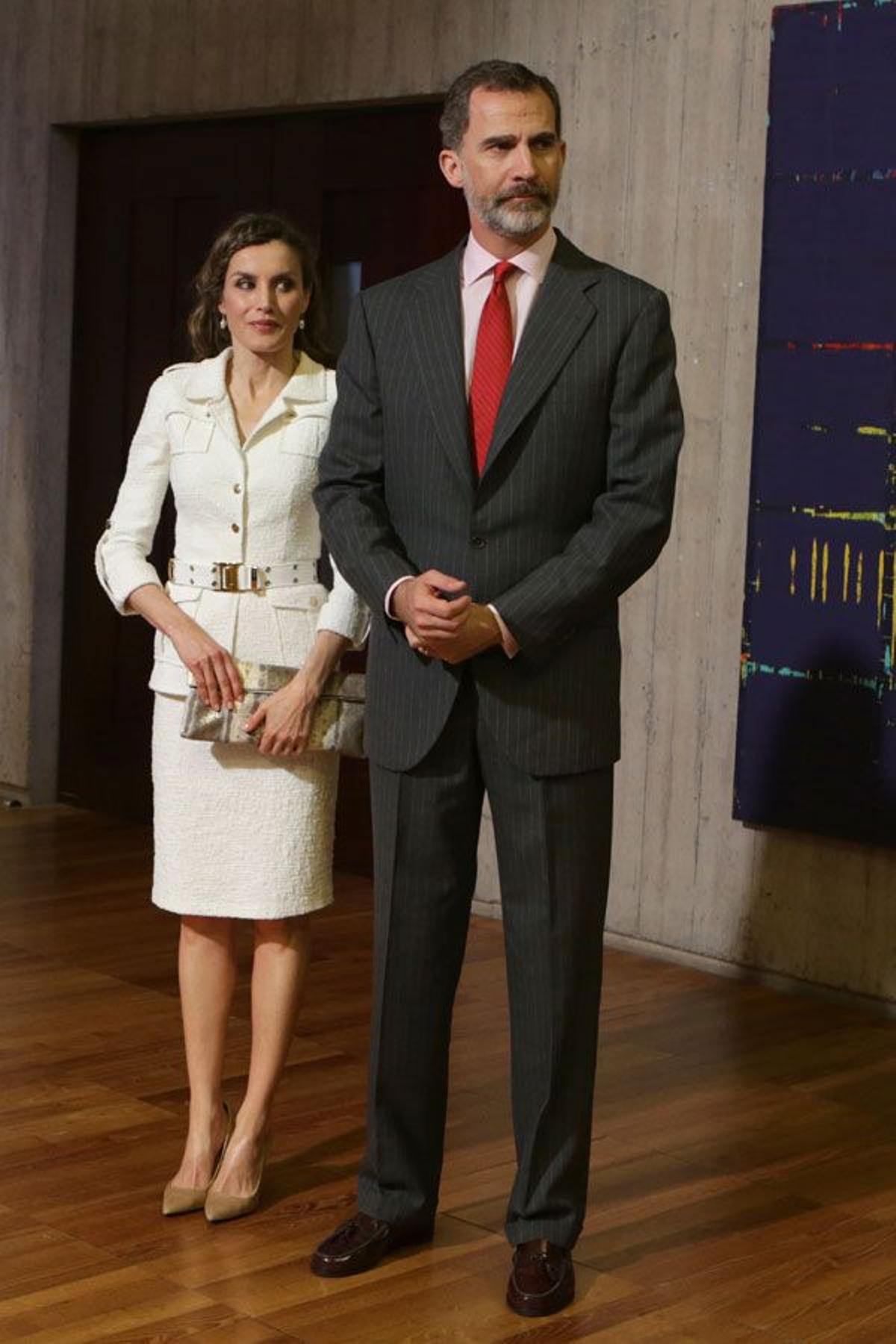 Letizia Ortiz con traje blanco de Felipe Varela en Tenerife