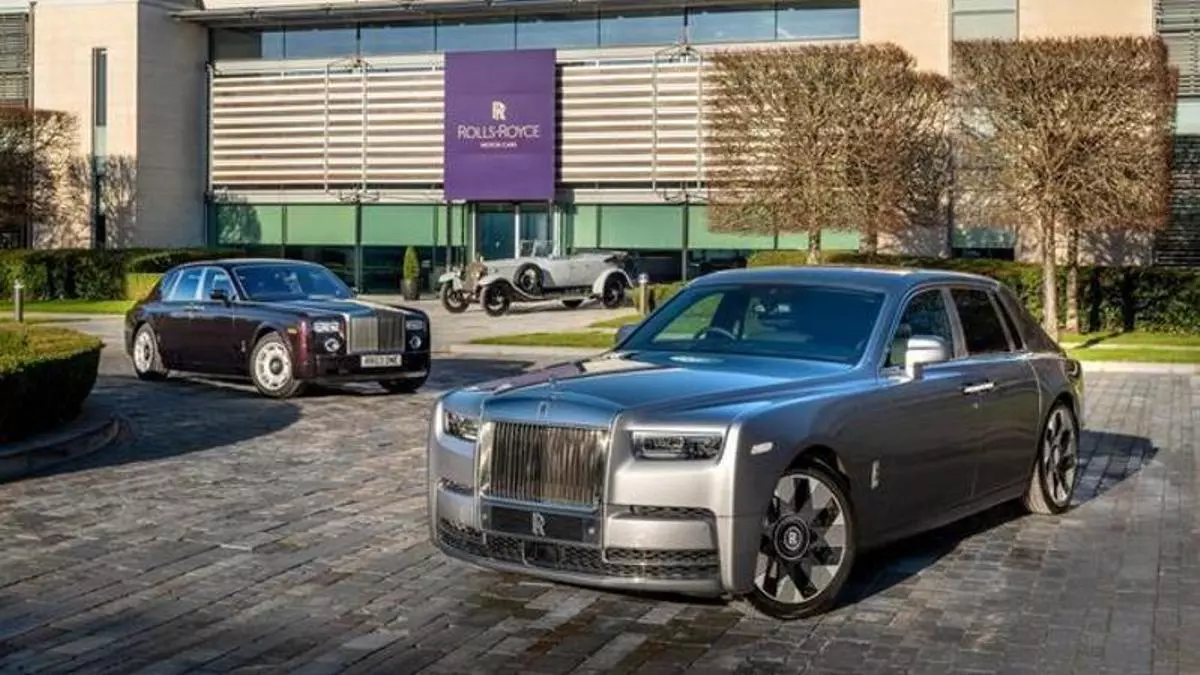Londres se cansa de los superdeportivos mal aparcados y empieza a retirar Rolls-Royce y Lamborghini