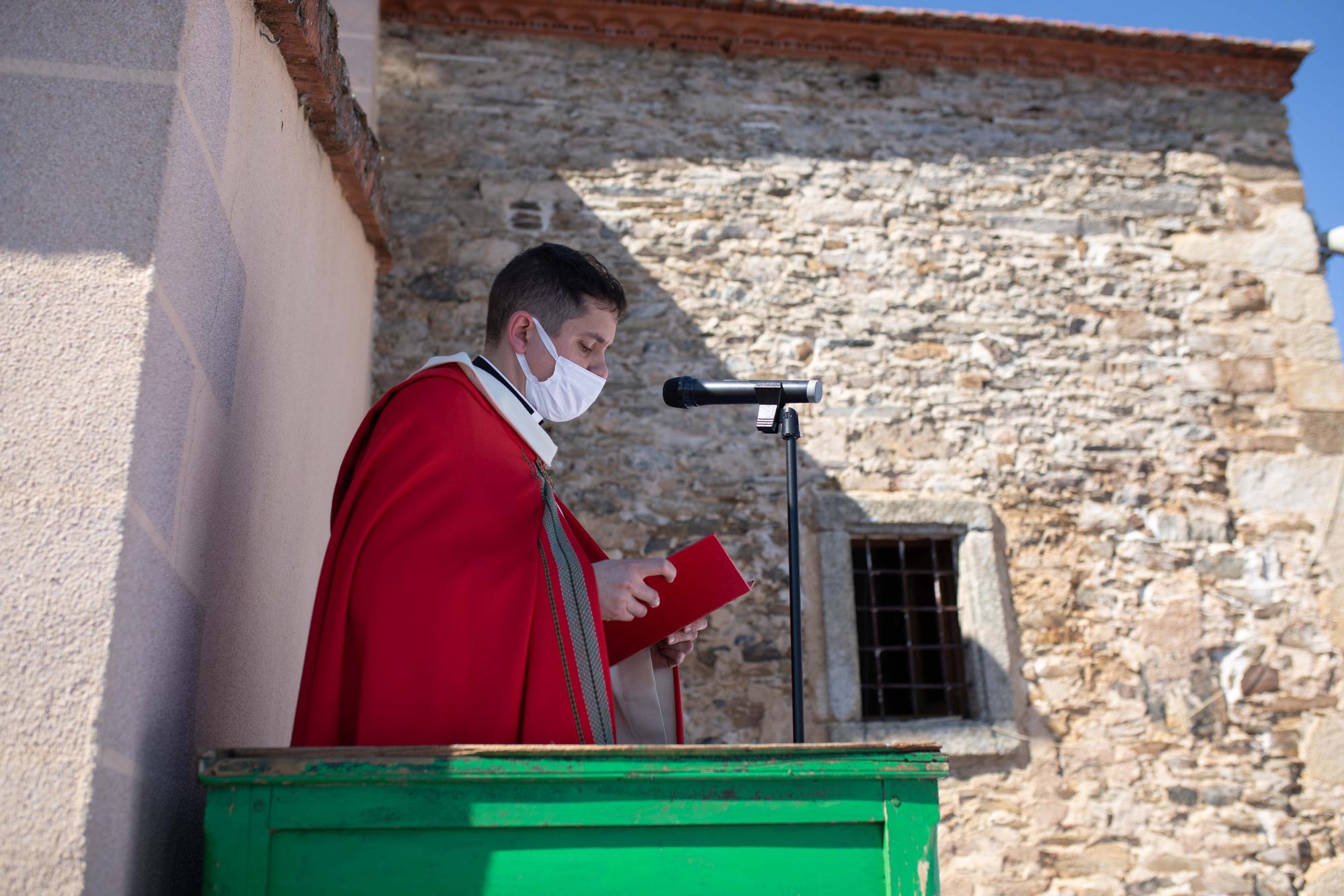 GALERÍA | La procesión del Santo Entierro de Bercianos de Aliste, en imágenes