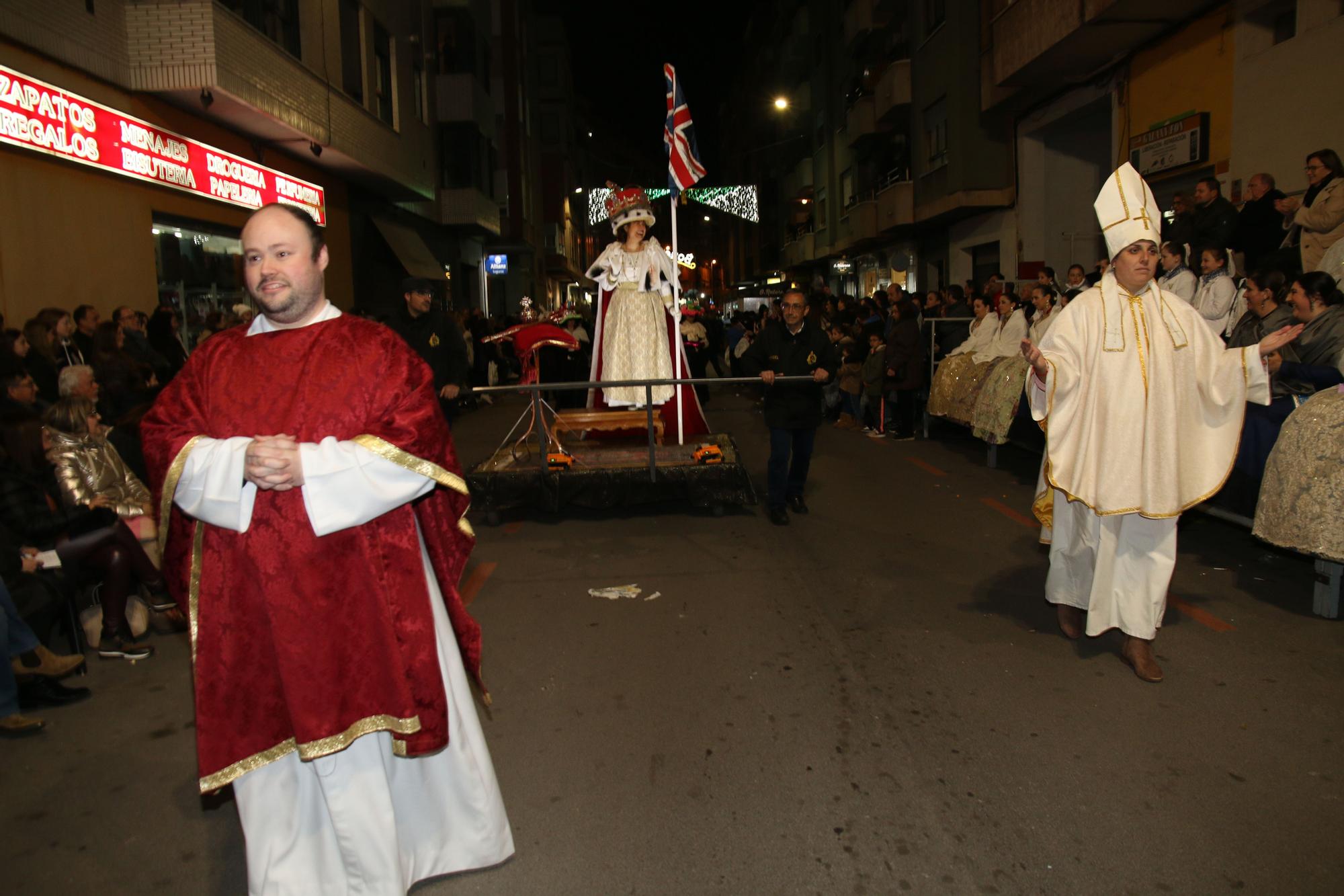 FOTOGALERÍA I La cabalgata del Ninot de Burriana, en imágenes