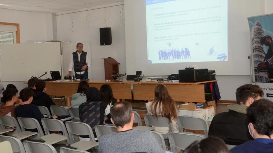 Los drones y la informática se dan la mano en el IES Cotarelo Valledor