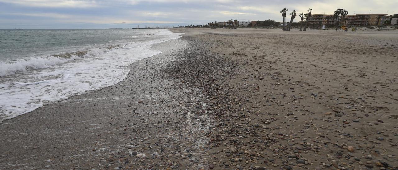 El problema con las piedras se agudiza en la playa de Canet d'En Berenguer