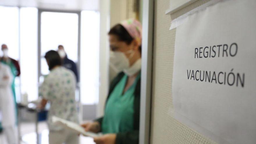 El gobierno asturiano anuncia la vacunación de un Director General del Principado que cuida de dos dependientes