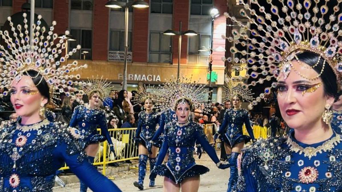 Un momento del gran desfile del Carnaval de adultos de Totana celebrado el domingo 15 de febrero.