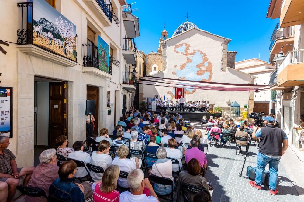 Finestrat conmemora su 739 aniversario con la entrega del "Premi carta pobla" al centro musical Puig Campana.