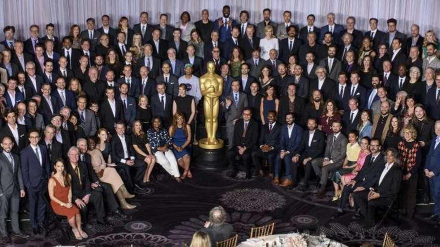 Fotografía de familia de los nominados a los Óscar.