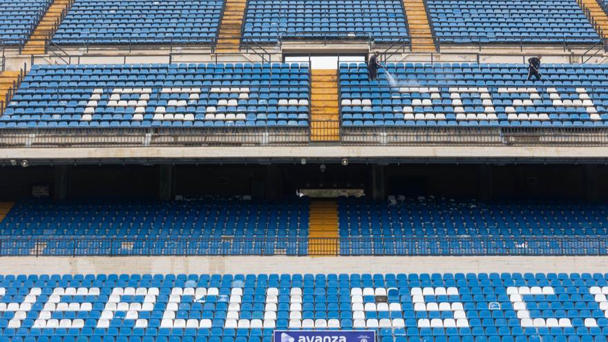 Así van los preparativos de la grada &quot;del Mundial&quot; para el decisivo partido del Hércules del domingo