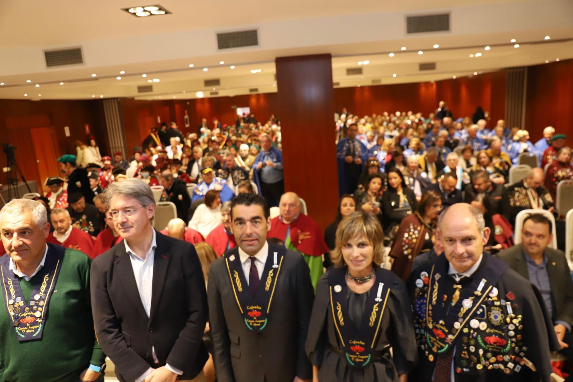 Un momento de la designación de Luis López y Nava Castro como Cofrades de Honor.