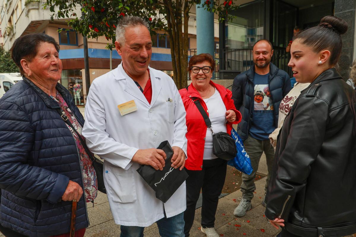 Ángel recibió muestras de cariño de mucha gente en su último día.