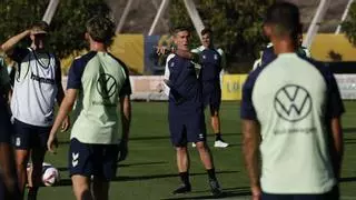 La UD Las Palmas de Luis Carrión arranca y Aarón Escandell se despide para irse al Oviedo