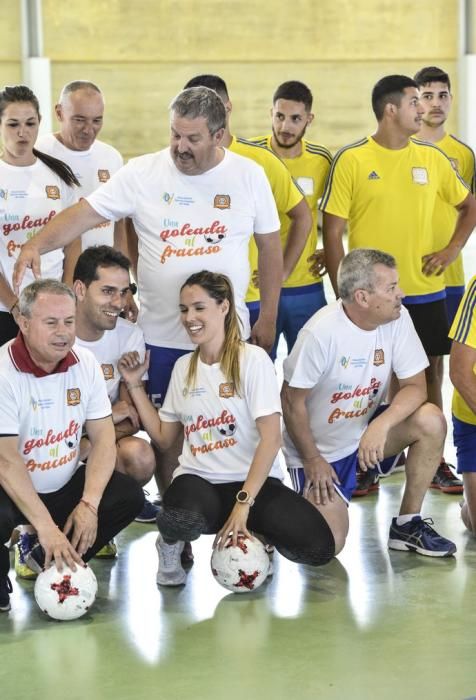 LAS PALMAS DE GRAN CANARIA. Fernando Clavijo participa junto a candidatos de la formación nacionalista y de otras fuerzas políticas en el partido de fútbol sala ?Una goleada al fracaso? organizado por el Club Deportivo Evangélico.  | 16/05/2019 | Fotógrafo: José Pérez Curbelo