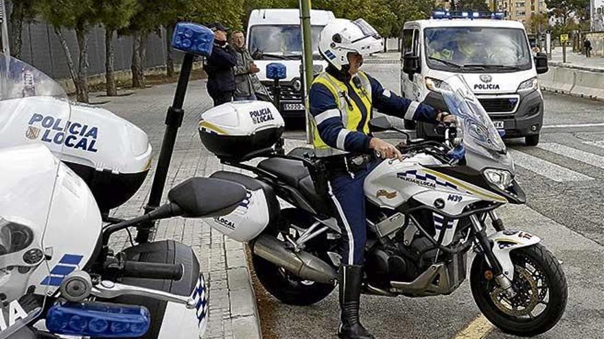 Agentes de la Policía Local de Palma, ayer, durante la presentación de los refuerzos.