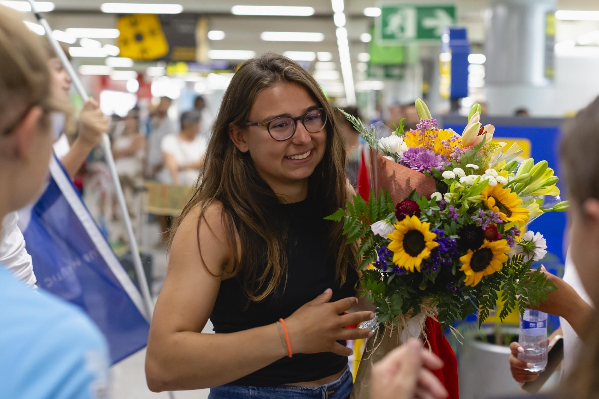 El recibimiento a Marta Cardona a su llegada a Mallorca