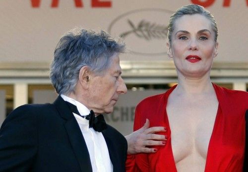 La actriz  Emmanuelle Seigner eclipsó Cannes con un escote de vértigo.