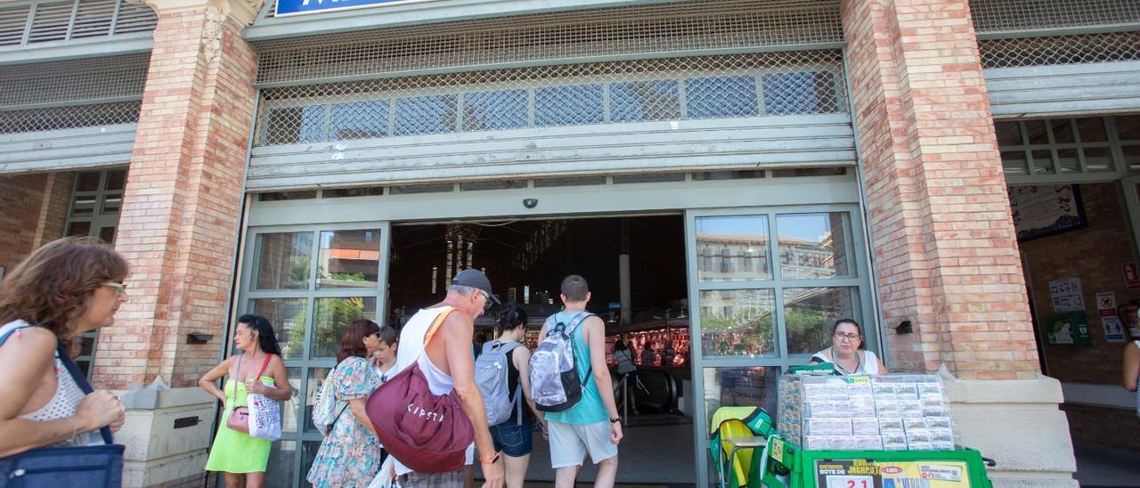 Mercados y centros comerciales deberán tener las puertas cerradas automáticamente