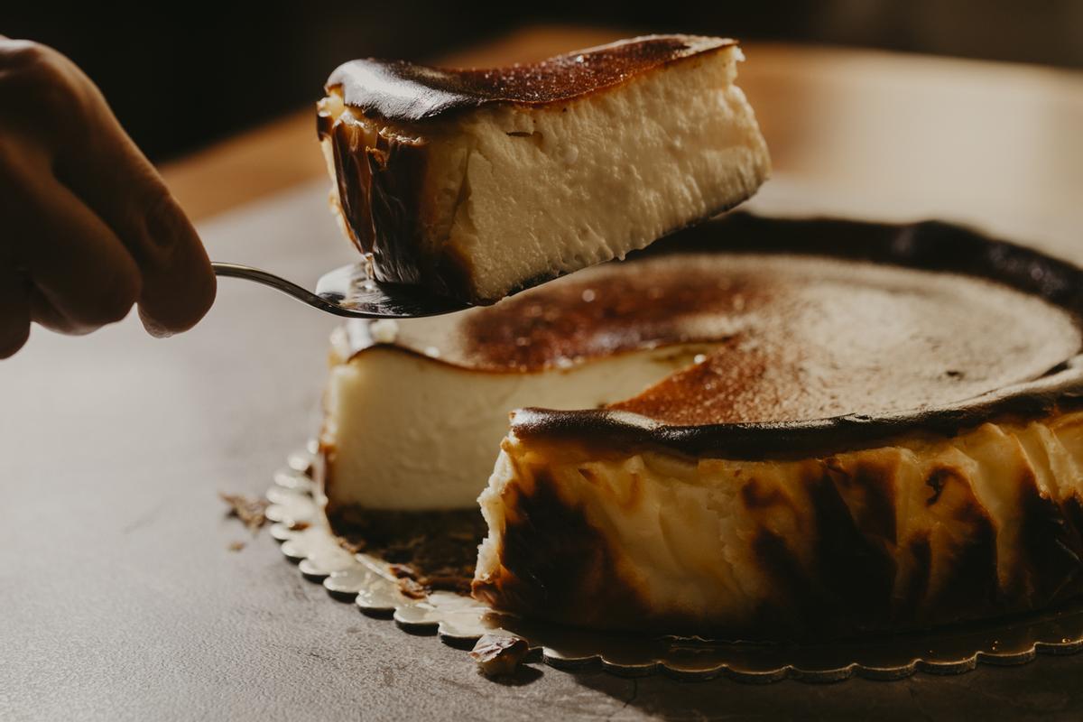 Tarta de queso vasca.