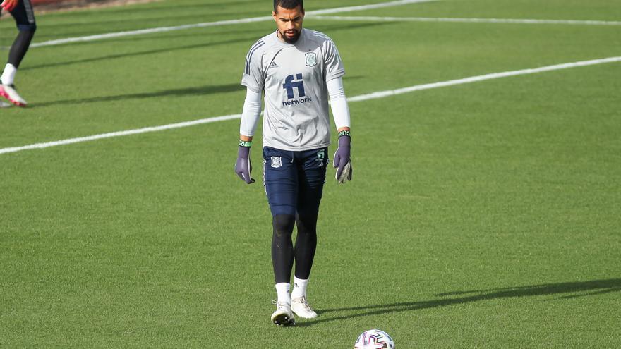 Robert Sánchez: &quot;Juego un poco diferente a los demás y eso llamó la atención del seleccionador&quot;