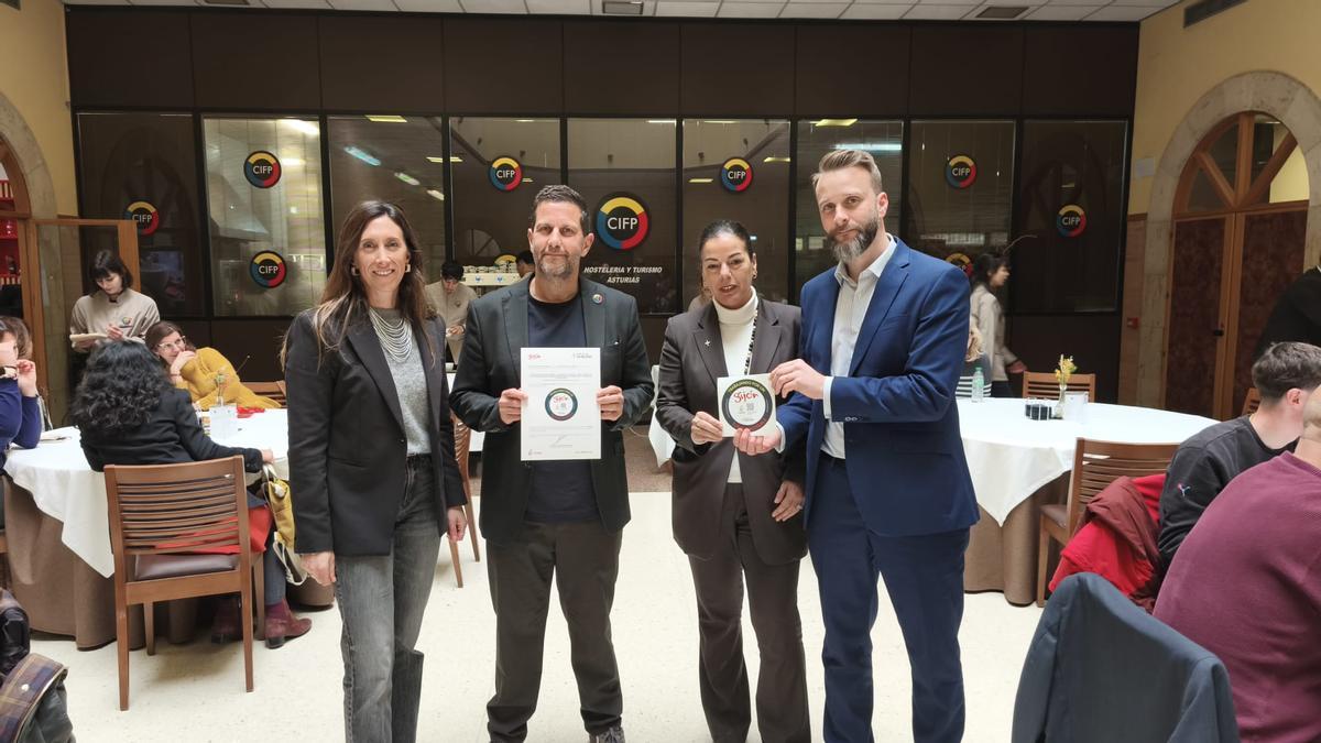 Por la izquierda, Ángela Pumariega, Roberto Suárez Malagón, María Peralta y Daniel Martínez Junquera.