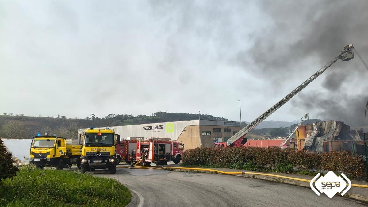 Estado del incendio a la llegada de los bomberos asturianos.
