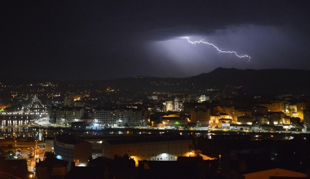 La tormenta centelleó sobre Pontevedra