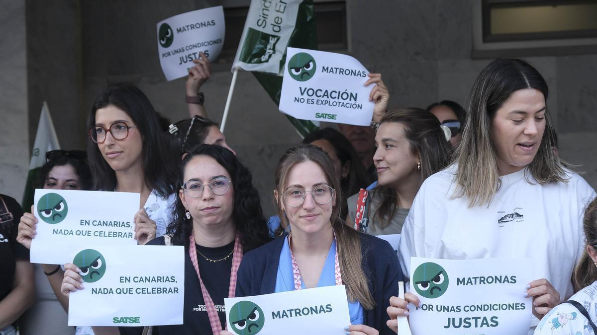 Concentración en el Materno Infantil por el Día Internacional de la Matrona