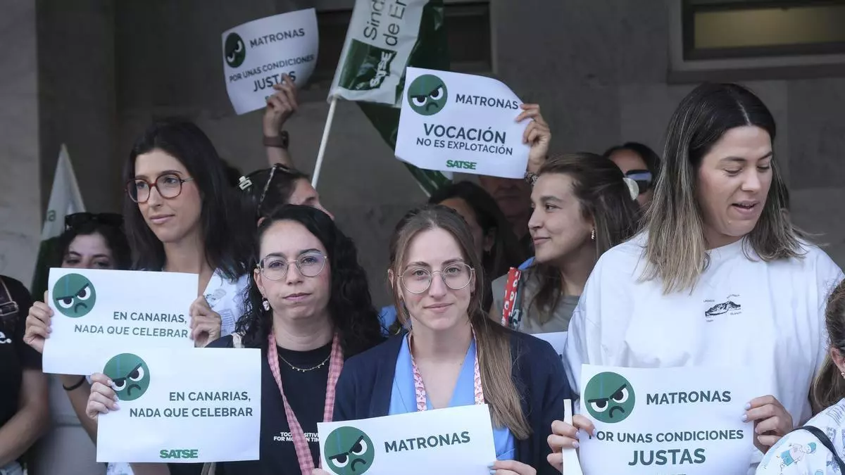 Concentración en el Materno Infantil por el Día Internacional de la Matrona