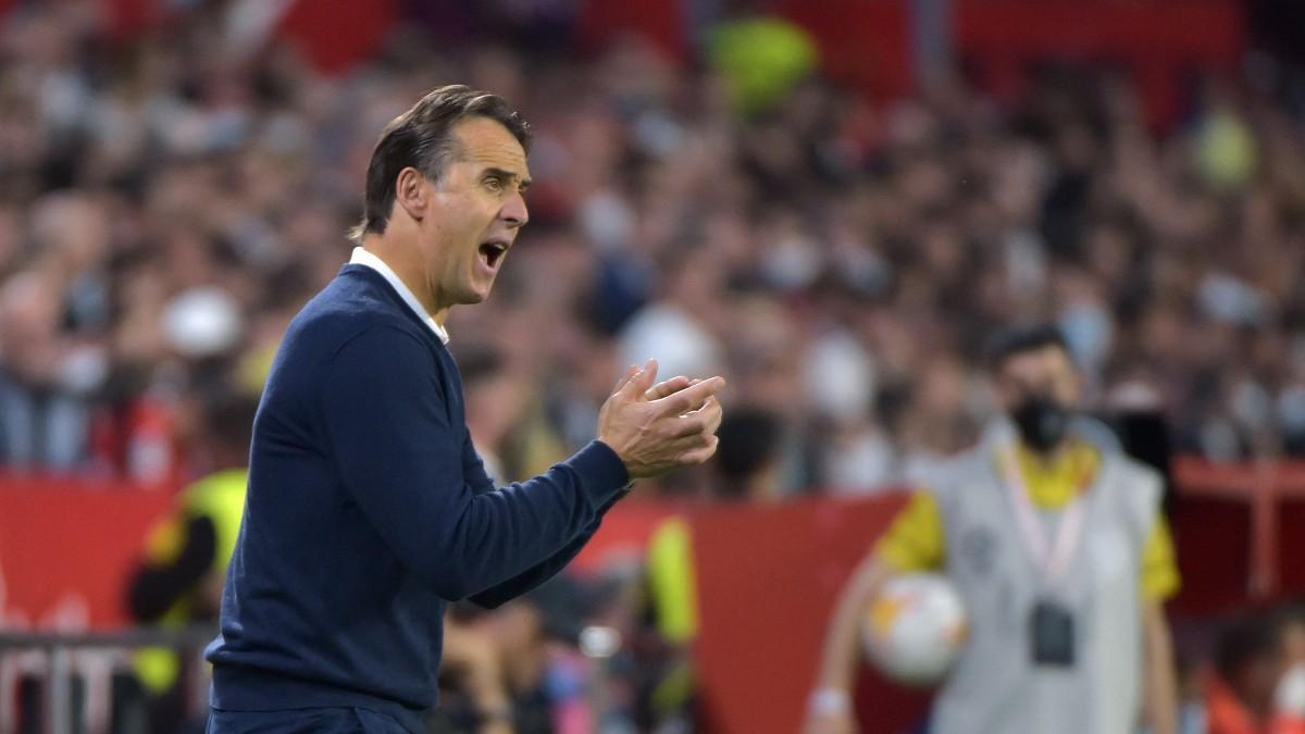 Lopetegui dando indicaciones durante el duelo ante el Madrid