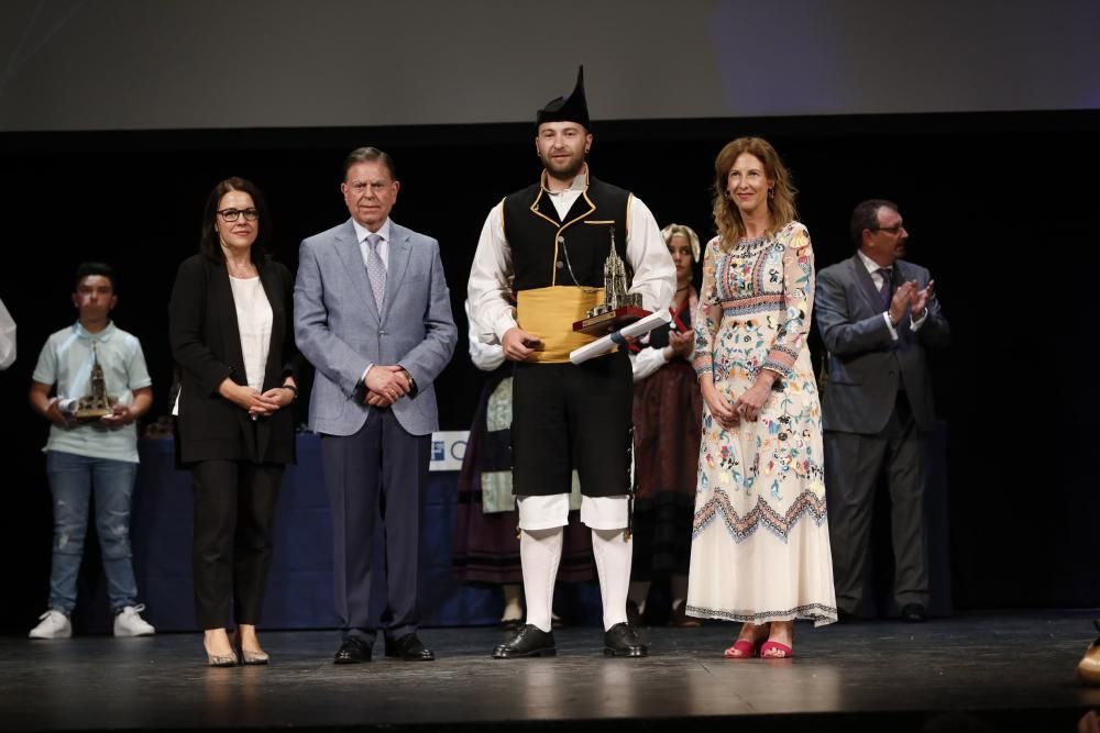 Gala de entrega de los premios Folclore Ciudad de Oviedo