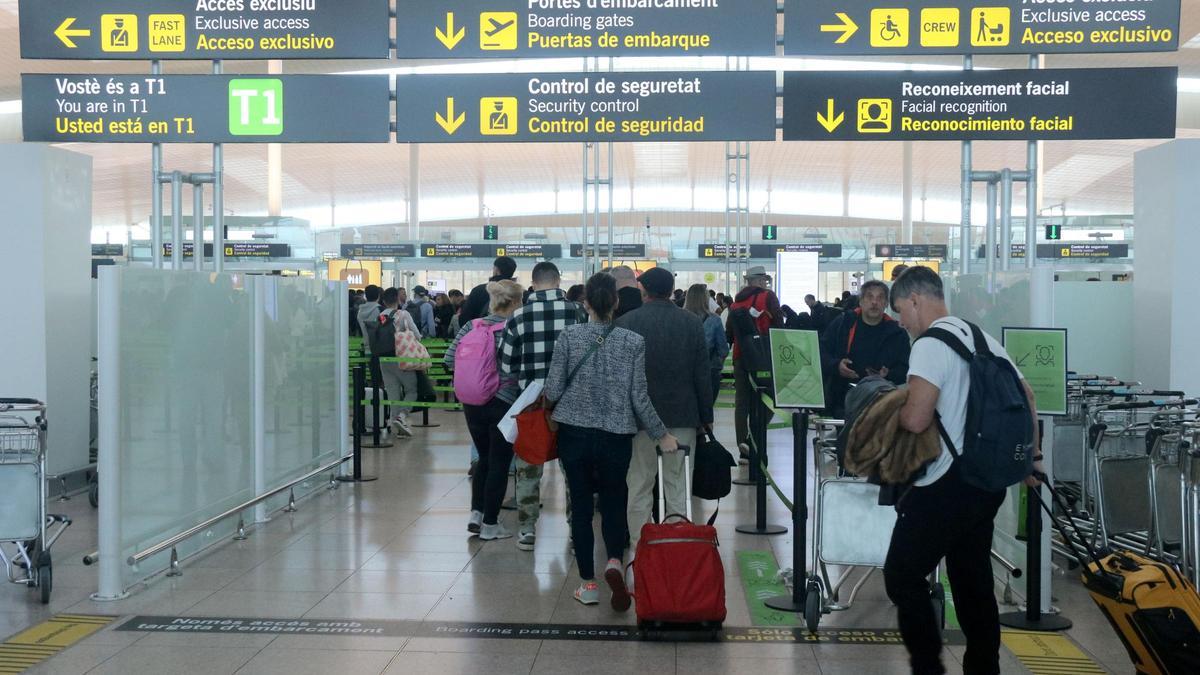 Accés a la zona d'embarcament de la T1 de l'aeroport del Prat