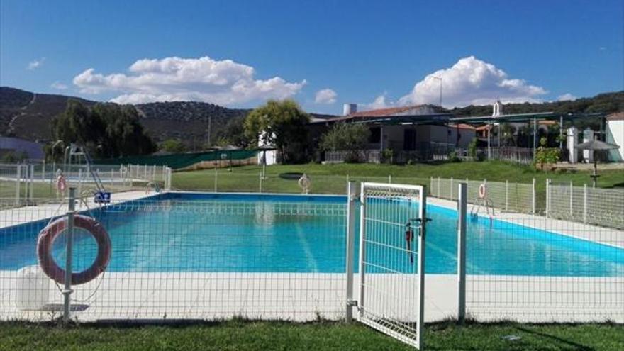 La piscina se abre con retraso al no encontrar socorrista