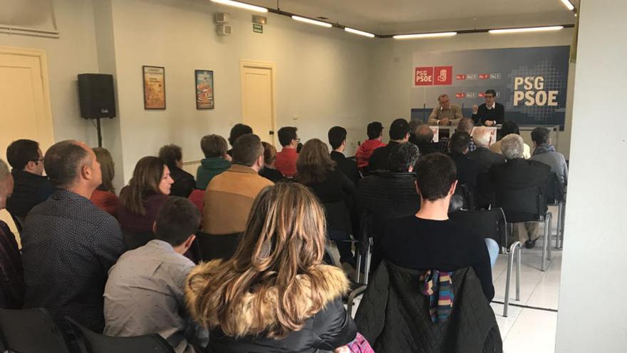 Reunión de Patxi López con la militancia en Ourense. // FdV