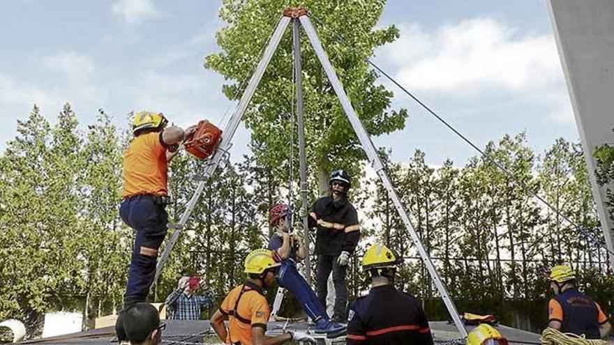 Protección Civil  de Montuïri cuenta  con un trípode para evacuar a personas del interior de pozos