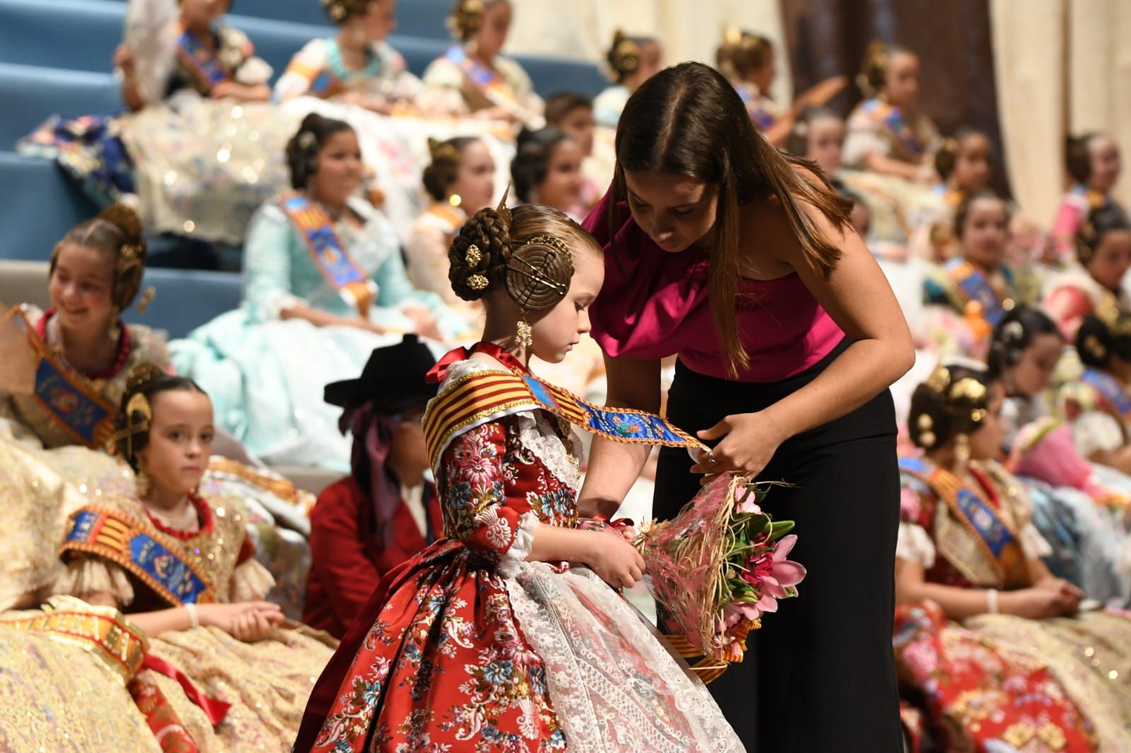 La exaltación de la reina fallera infantil de Burriana del 2023, en imágenes