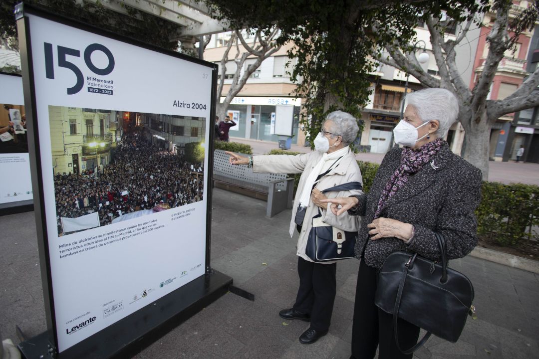 Inauguración de la exposición 150 años de Levante-EMV en Alzira