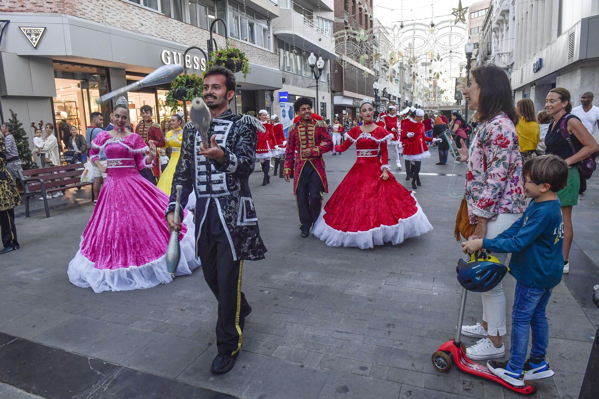 Pasacalles navideño en la Calle Triana