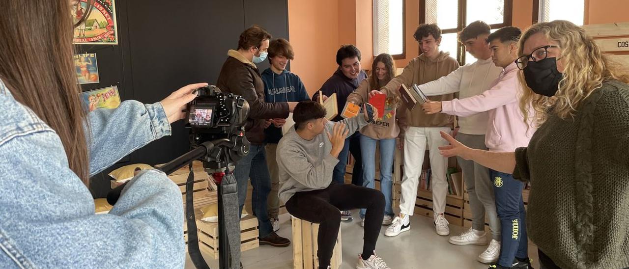 Además de divertirse, los estudiantes vila-realenses aprenden sobre los entresijos de las producciones audiovisuales.