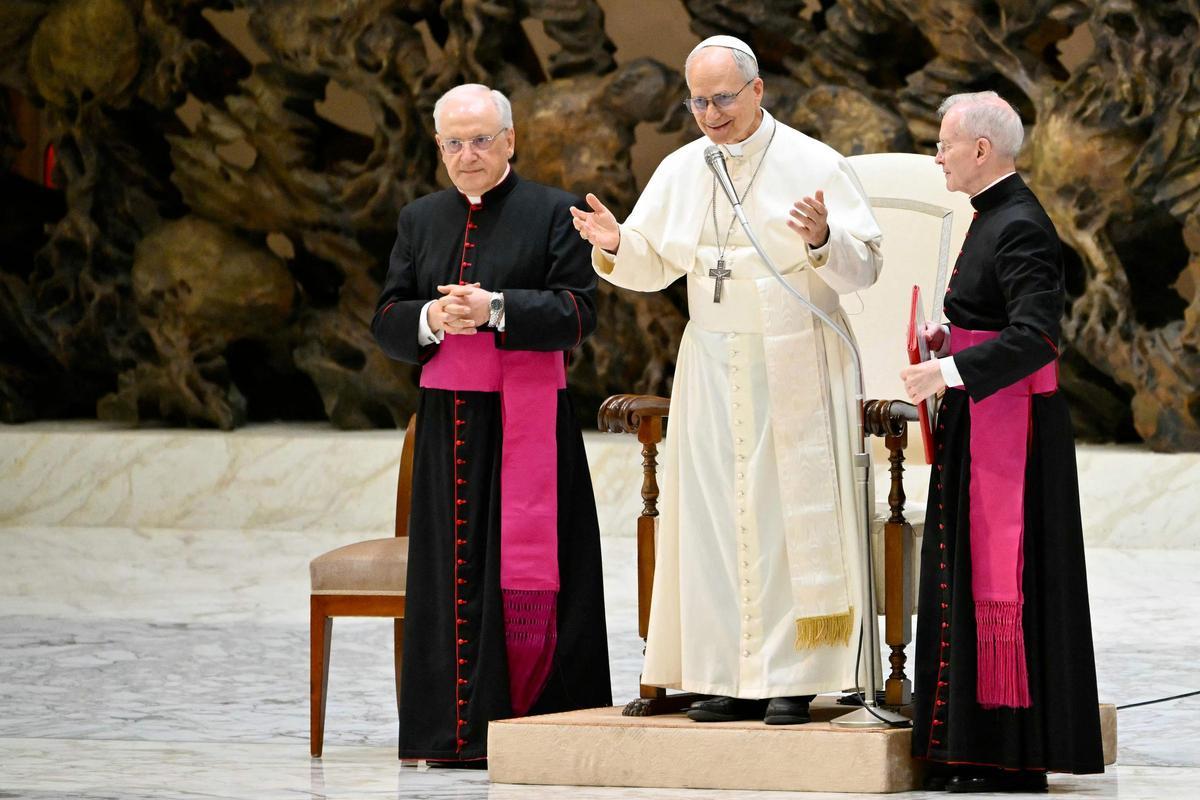 El papa León XIV se reúne con los periodistas en El Vaticano