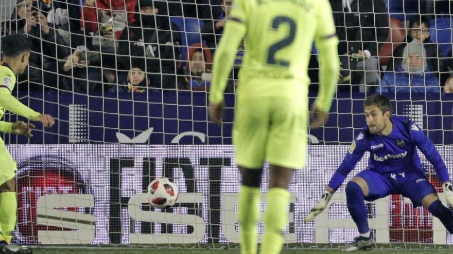 El Llevant supera un Barça espès i afortunat