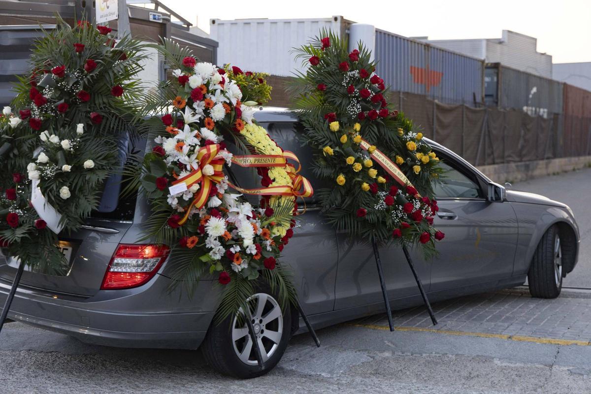 El cotxe fúnebre amb Tejero arribant al tanatori i crematori de Xàtiva