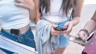 Tener 13 años y aparecer (o no) en los ránkings de guapas de tu clase: "Dan mucha inseguridad, a veces acabas llorando en el lavabo"