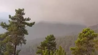 La Junta prepara una posible evacuación de Nuñomoral ante el avance del incendio de Las Hurdes