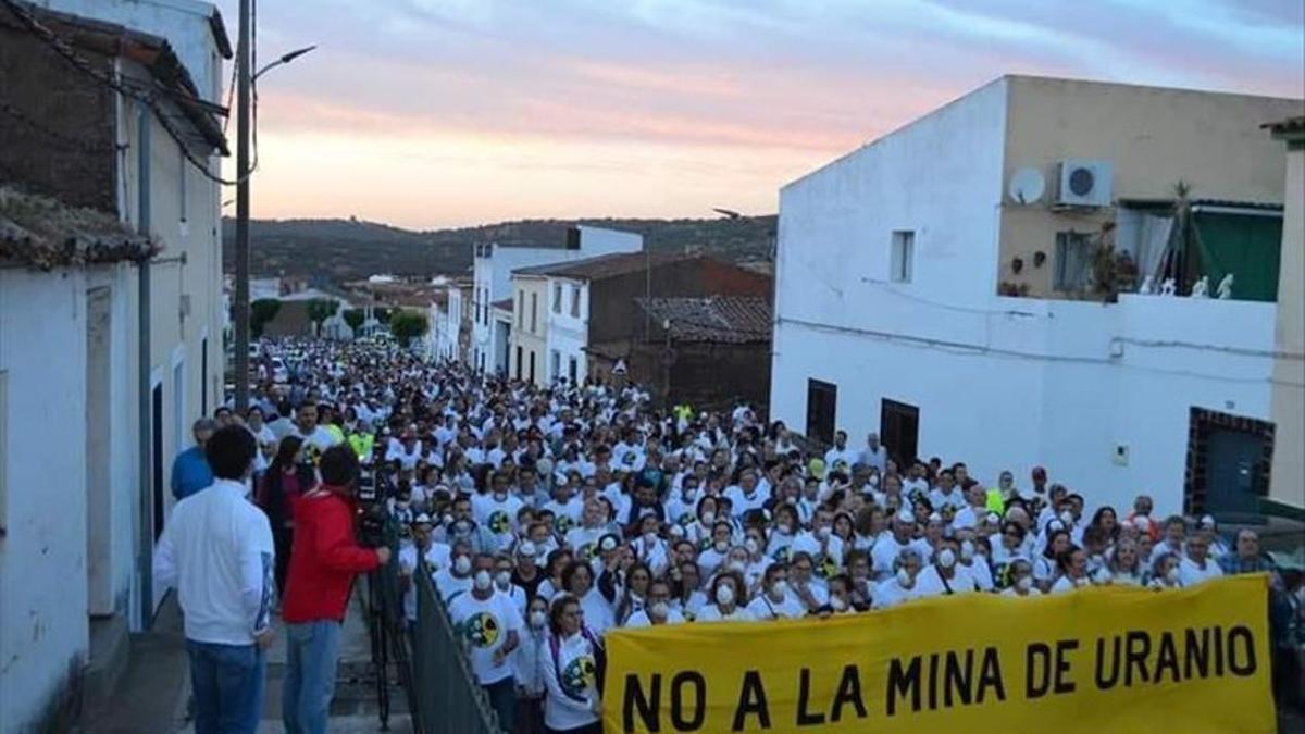 Manifestación contra la mina.