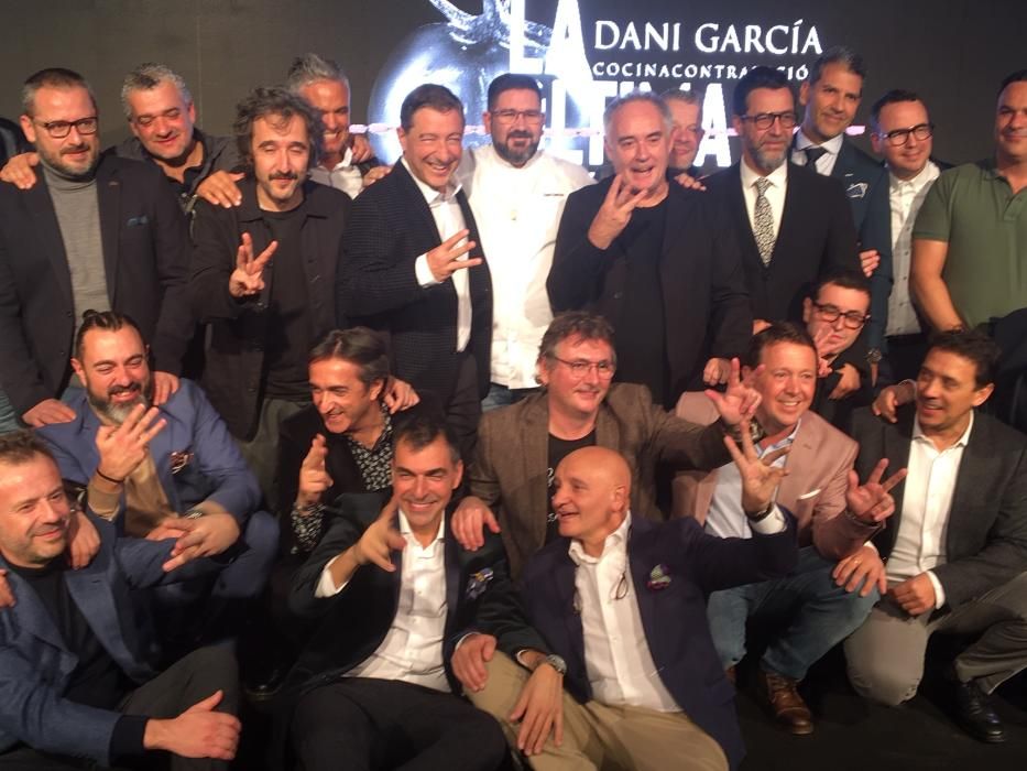 Dani García ofrece su última cena en Puente RomanoEl 16 de noviembre, el chef con tres estrellas Michelin Dani García ofreció la última cena en su restaurante de Puente Romano a un grupo de reconocidos chefs y amigos, donde a principios de 2020 abrirá un steakhouse: Leña by BiBo, dedicado a la carne.