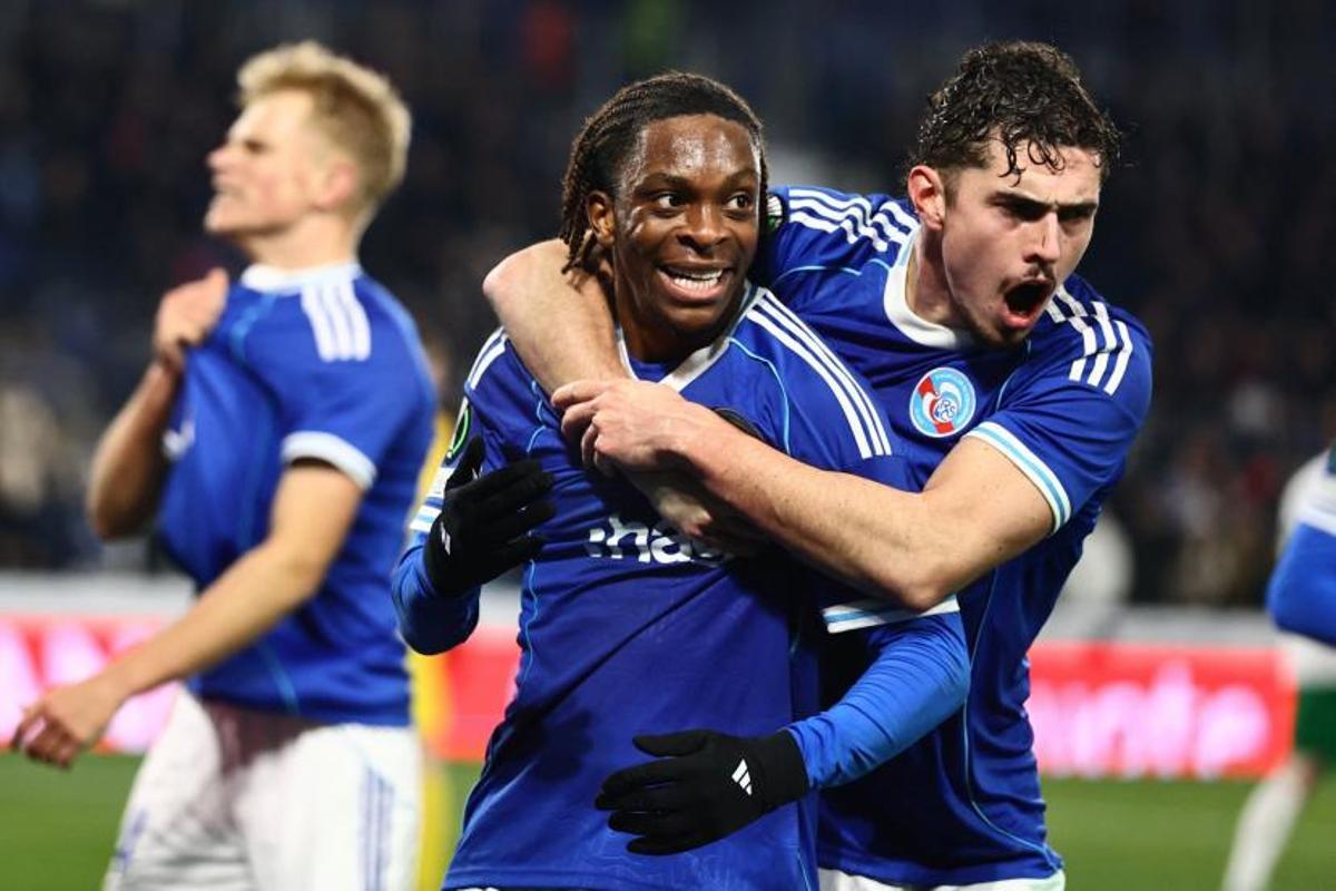 Godo y Panichelli celebrando el primer gol