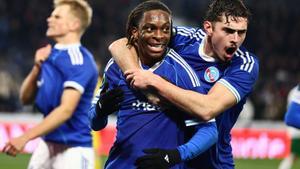 Godo y Panichelli celebrando el primer gol