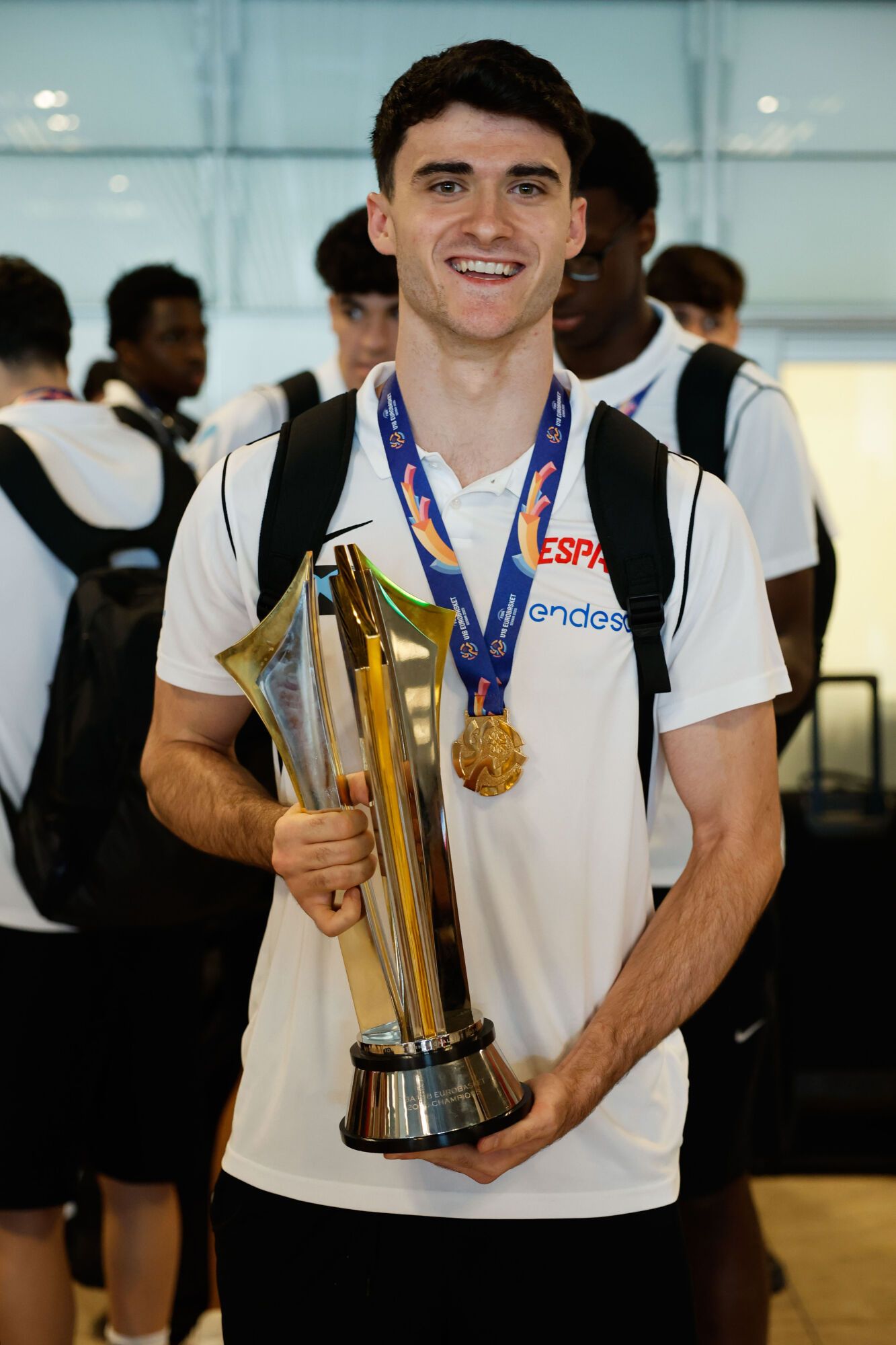 Guillermo del Pino regresa con el trofeo de campeón de Europa sub-18