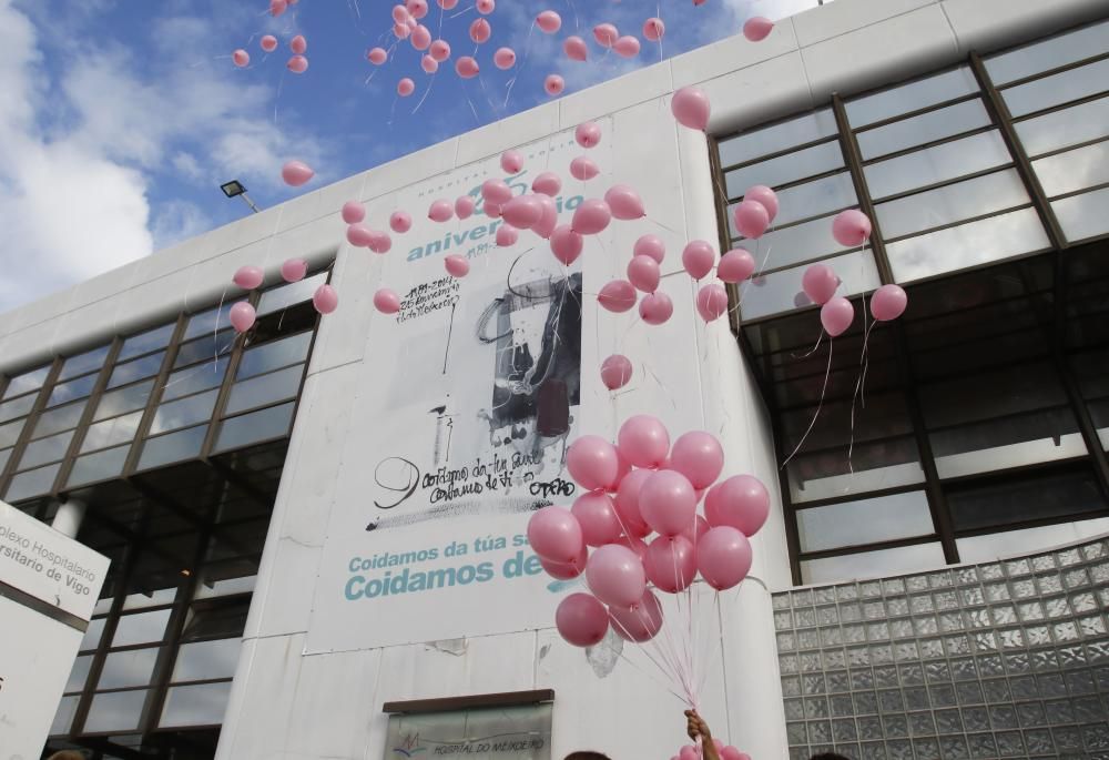 Meixoeiro lanza globos para solidarizarse en la lucha contra el cáncer // A.Villar