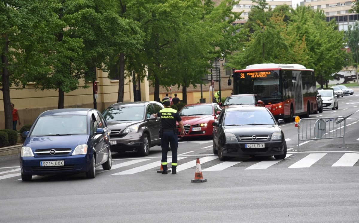 Rotura de una tubería en Paseo María Agustín