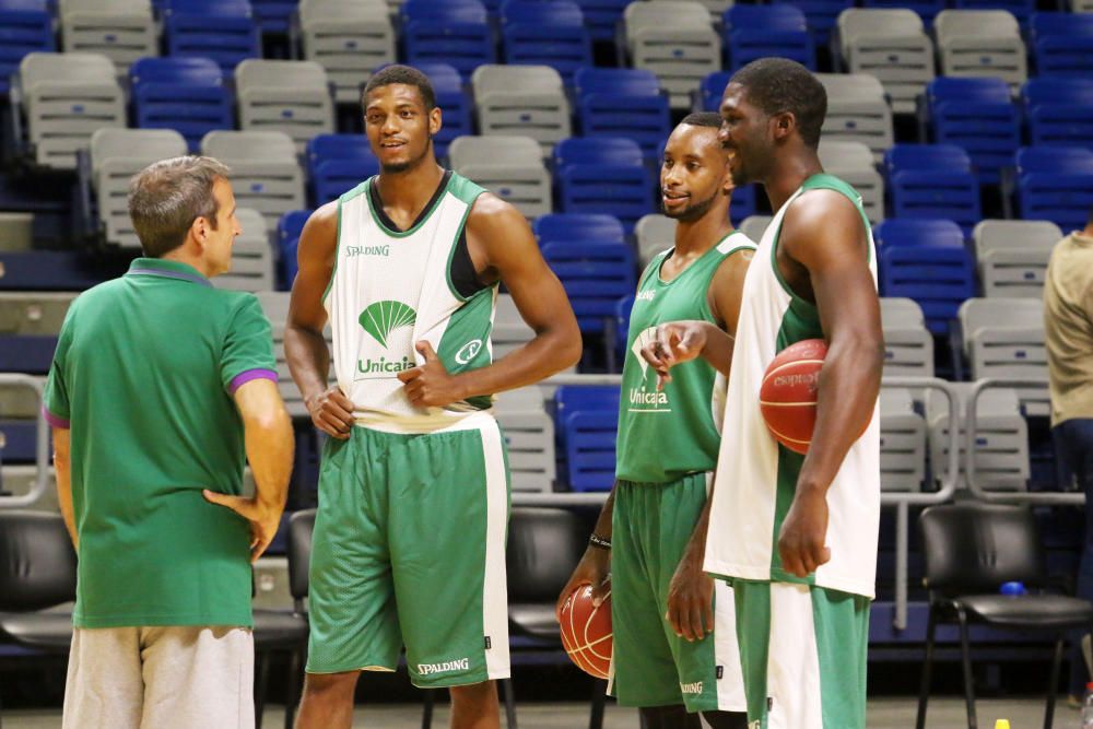 La plantilla del Unicaja vuelve a los entrenamientos bajo las órdenes de Joan Plaza para comenzar a preparar la temporada.