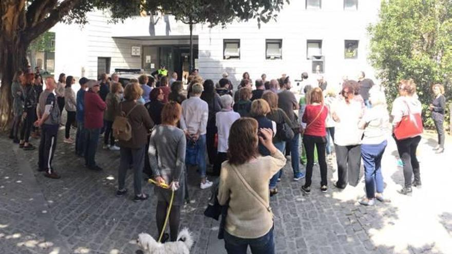 Protesta organizada por las calles de Sueca.